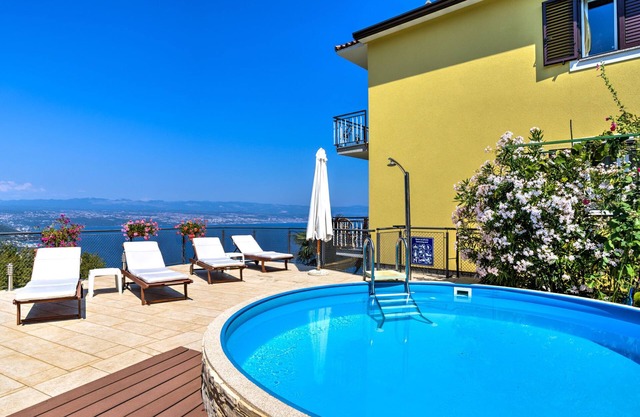 Apartment Laurus by Interhome