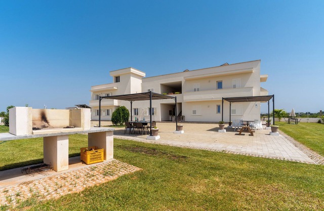 Apartment 'Le Scuderie 8' with Shared Pool, Wi-Fi and Air Conditioning