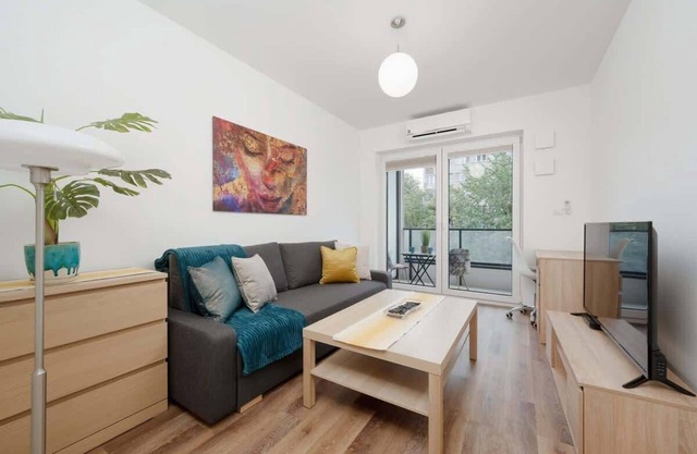 Apartment Legnicka Wroclaw with Parking by Noclegi Renters