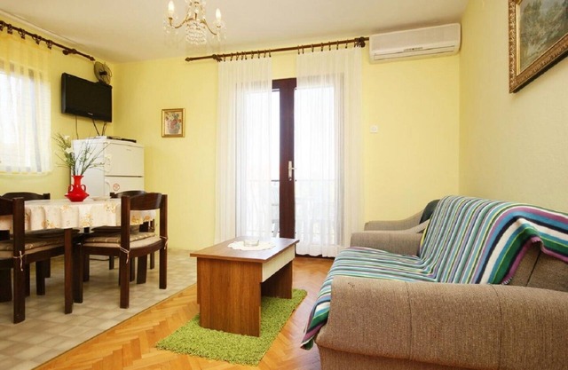 Apartment Ljube (102801-A2) - Loviste