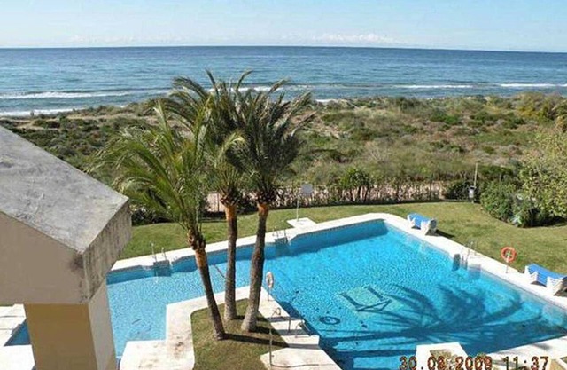 Apartment located 25m from the best beach in Marbella 3 swimming pools, wifi 1GB