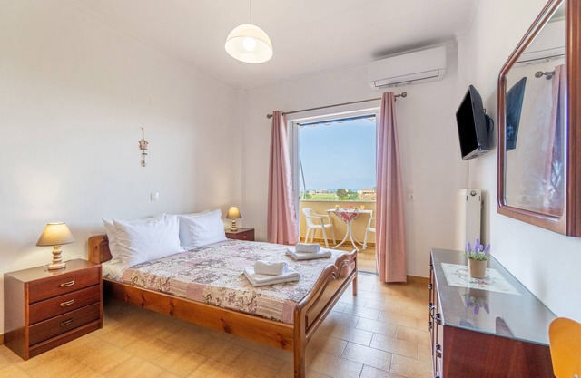 Apartment 'Lotus 4' with Shared Terrace, Wi-Fi and Air Conditioning