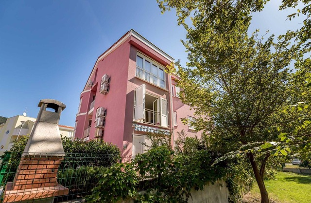 Apartment Lovorka with terrace and barbeque