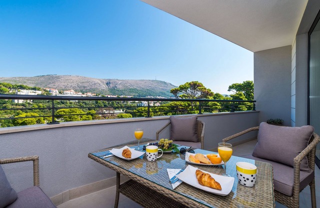 Apartment LuNi - Three Bedroom Apartment with Balcony and City View