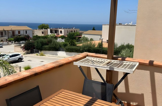 Apartment 'Makari' with Sea View, Wi-Fi and Air Conditioning