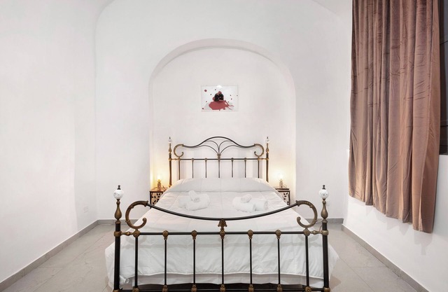 Apartment 'Mamma Napoli Home' with Wi-Fi and Air Conditioning