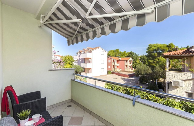 Apartment Mare (34271-A1) - Srima (Vodice)