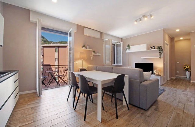 Apartment 'Modern Flat - Como Centro' with Private Terrace, Wi-Fi and Air Conditioning