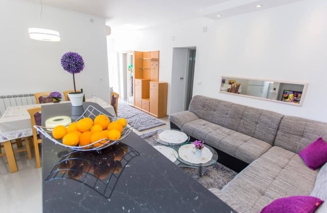 Apartment Mojaš - Two Bedroom Apartment with Terrace