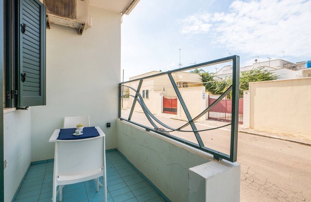 Apartment 'Monolocale Petraroli Esterno' with Shared Garden, Balcony and Air Conditioning