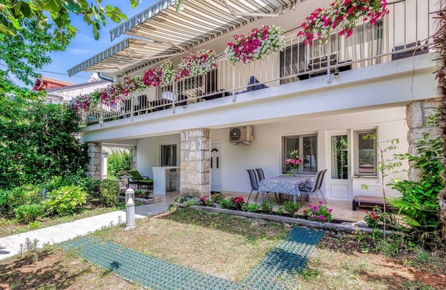 Apartment Moracea near the beach