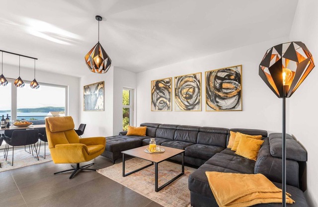 Apartment near rocky Brodarica Beach