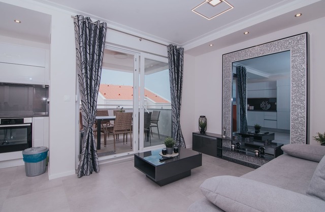 Apartment near Beach with Terrace