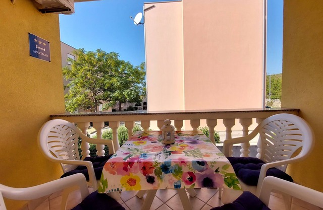 Apartment Niko (66531-A1) - Smokvica Krmpotska