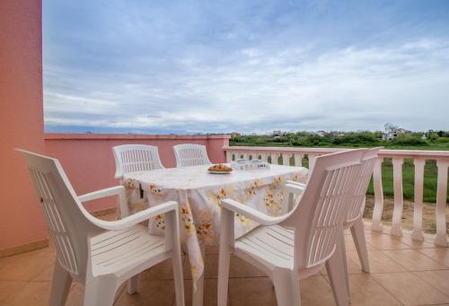 Apartment Nikol with big garden and terrace 350 meters from the sea - by TA Leut agency