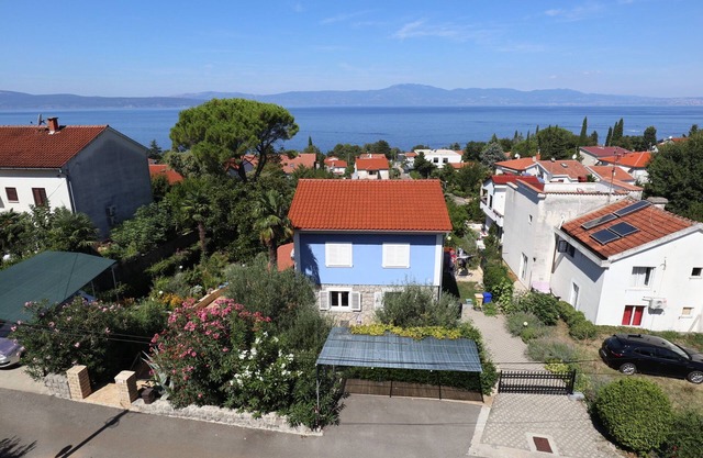 Apartment Njivice for 2 persons, 3 star "Lilis" apartment