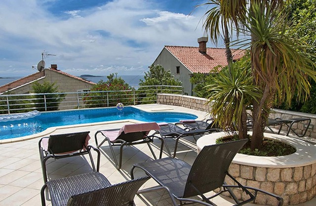Apartment no.5 at Luxurious Seaview Villa with Pool, Plat near Dubrovnik