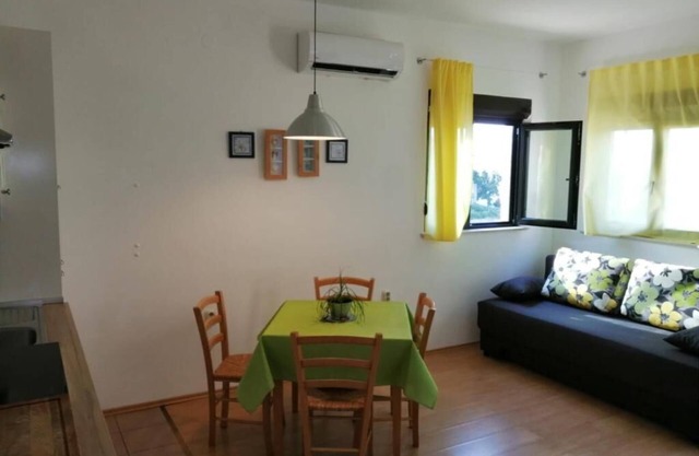 Apartment Orlić (98741-A1) - Senj