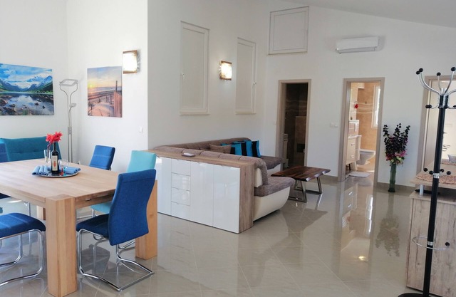 Apartment Penthouse by the sea (71791-A2) - Vrboska - island Hvar