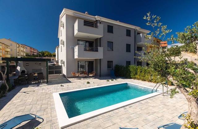 Apartment PATRICK with private pool