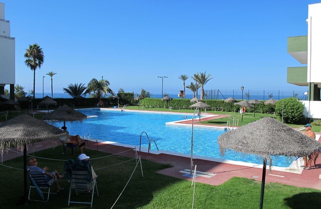 Apartment Playa Salobrena, near the beach with sea view and pool