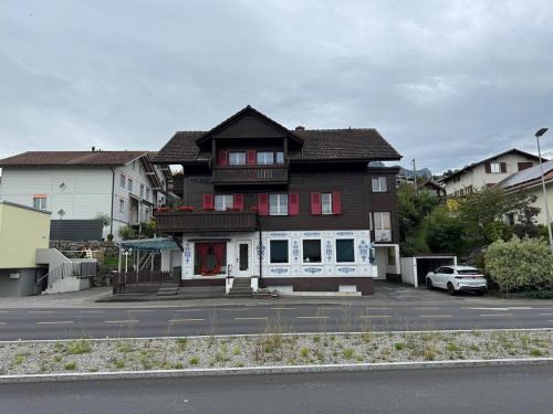 Apartment Pottery - Park view