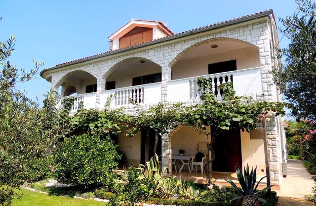 Apartment Radojka with spacious Garden