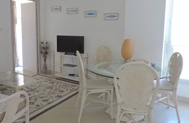 Apartment renovated to 100m from the port and shops