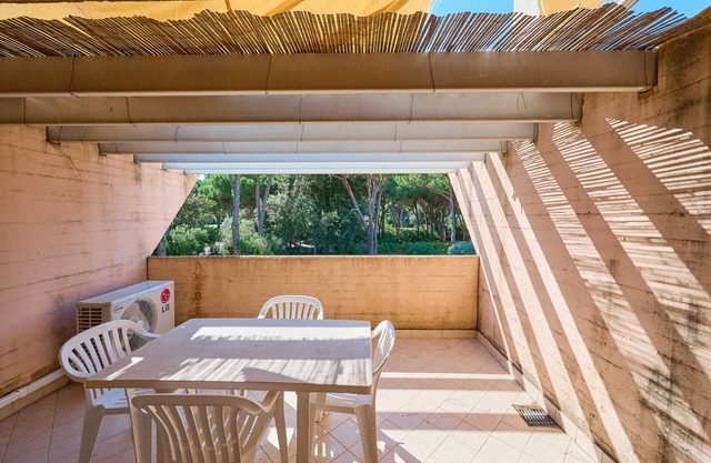 Apartment 'Rex Lo Scoglietto - Bilocale 15' with Communal Pool, Wi-Fi and Air Conditioning