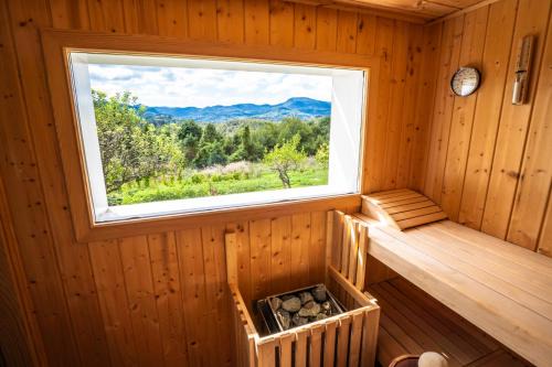 Apartment ROKO with sauna & view