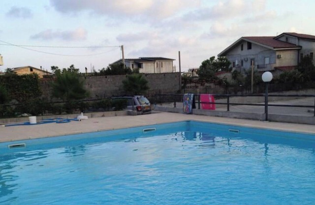 Apartment Sleeps 4 with Pool-Pet & Family Friendly