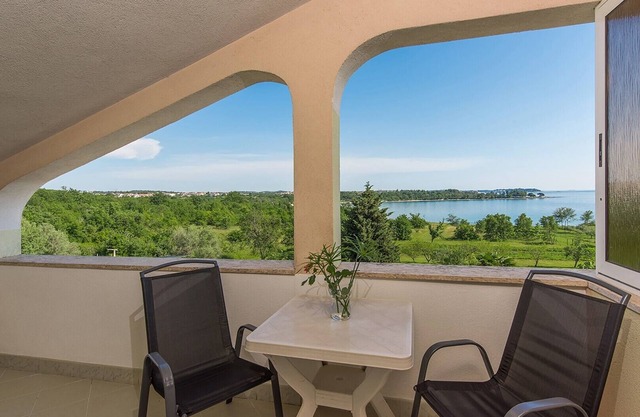 Apartment Saladinka I for a couple with sea view