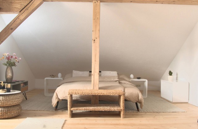 Apartment - Sleeps 3 - Balcony - Garden