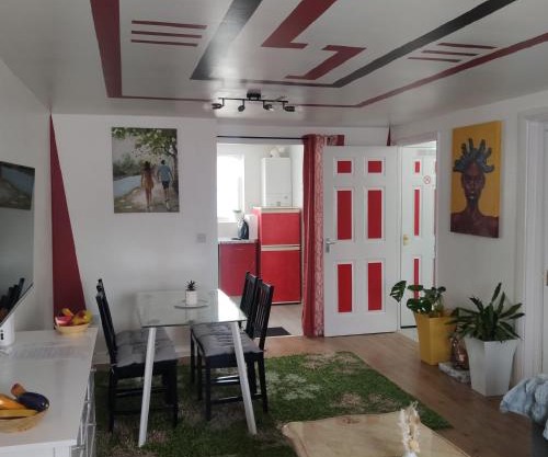 Apartment - Sleeps 5 - Parking - Station Close