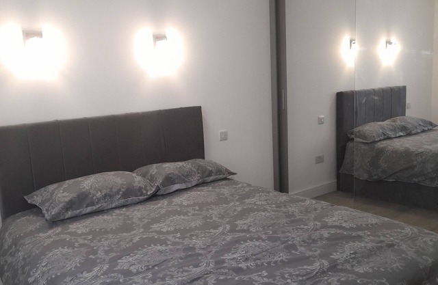 Apartment - Sleeps up to 6 & free parking