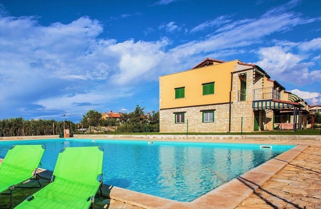 Apartment Sofia with Roof Terrace and Sea View in Gedici (Lira)