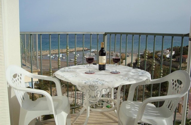 Apartment 'Sunny' with Sea View, Wi-Fi and Air Conditioning