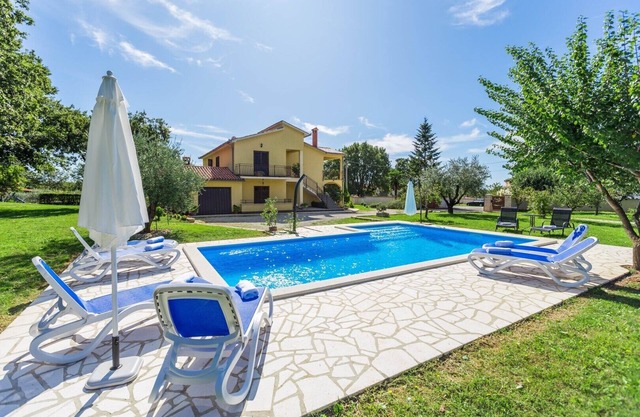 Apartment Susnjici 2 with Pool, Children Playground and Balcony, Parking