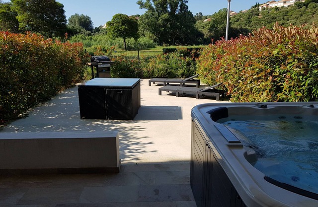 Apartment T2 55 m² terrace 4ps, air conditioning, jacuzzi.