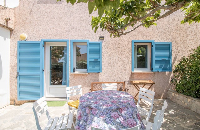 Apartment 'T4 Marine Sant'ambroggio' with Private Garden, Wi-Fi and Air Conditioning