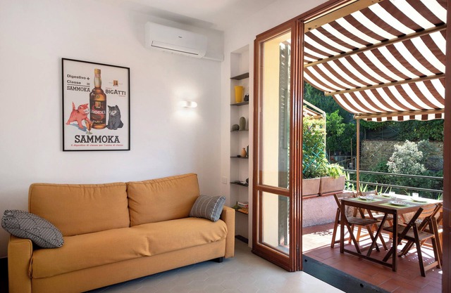 Apartment 'Terrazza Sivori' with Mountain View, Wi-Fi and Air Conditioning