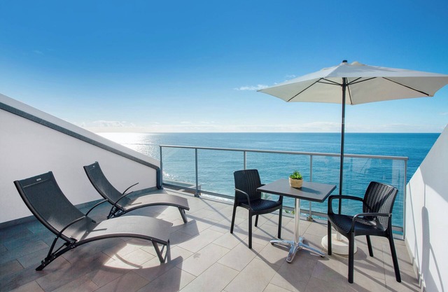 Apartment 'The Wave House - Oceanfront' with Sea View, Wi-Fi and Air Conditioning