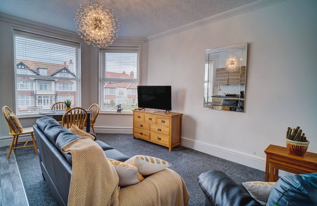 Apartment Twin Ensuite Shower, Partial sea view at Beachmount Holiday Apartments