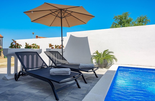 Apartment Vedran with heated pool in Poreč, Istria