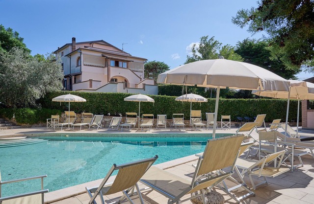 Apartment "Verde" with Sea View, Shared Pool & Wi-Fi