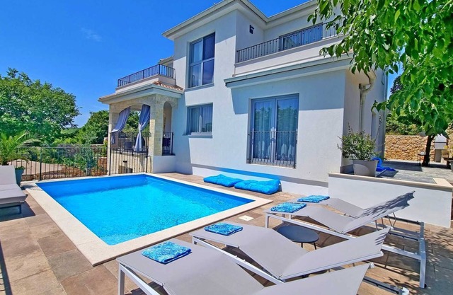 Apartment VIKTORIJA with private pool