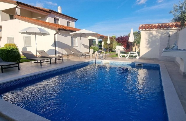 Apartment "Villa Kasandra" with communal pool