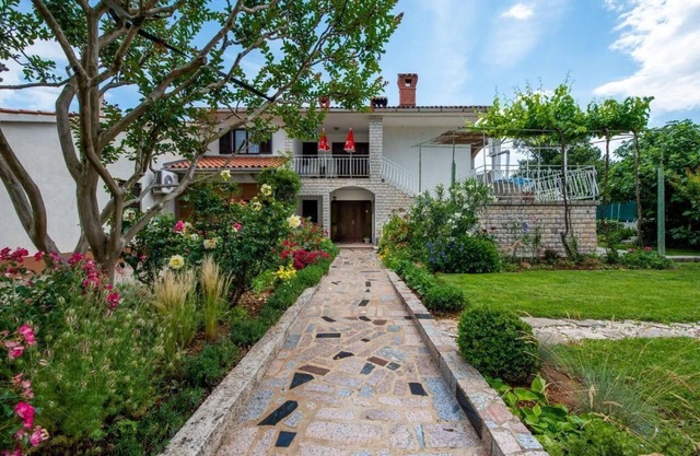 Apartment "Vinez" with private pool