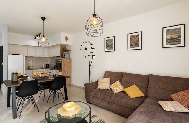 Apartment Why Not - Two Bedroom Apartment with Balcony