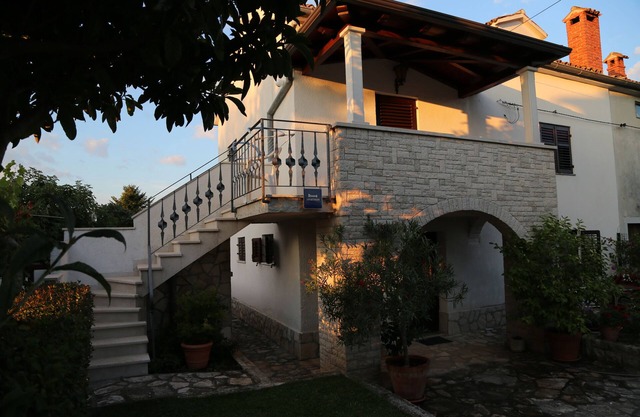 Apartment with balcony, private entrance, close to the beach and the center.